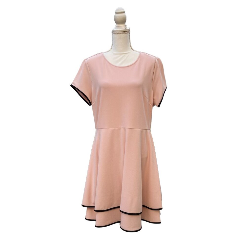 Soft Pink Dress with Black Contrast Detail – Size 14 · Plus Size